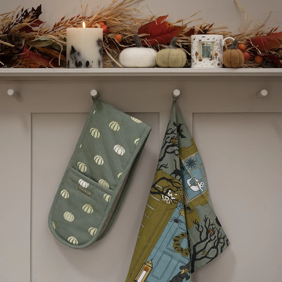 Halloween Tea Towel (Set Of 2) -Sophie Allport Shop AW22 Halloween all90100 all90601 bm9001 tea towel oven gloves mug kitchen portrait lifestyle high res square 2976d998 0934 4c41 8296 431b60c77492