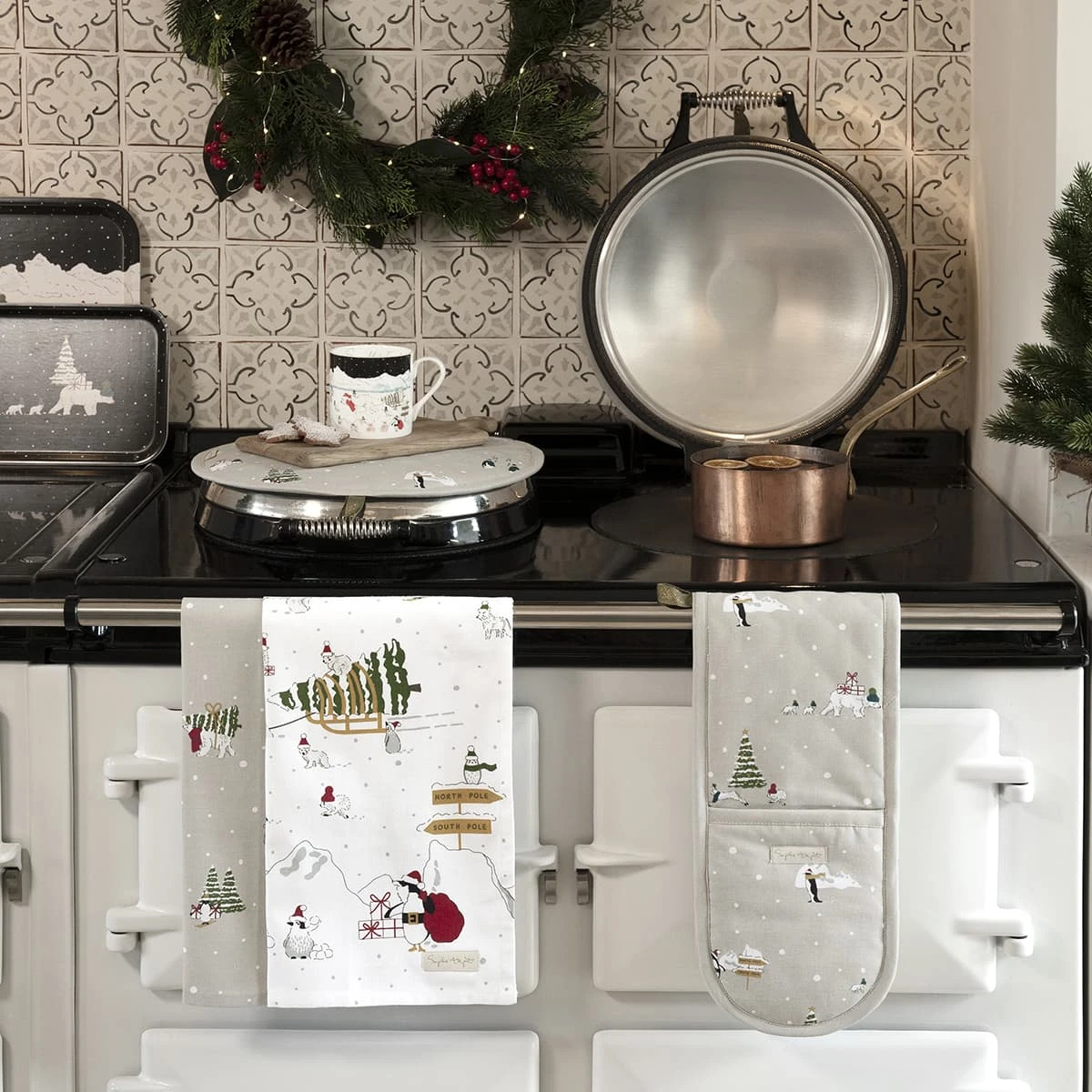 Snow Season Circular Hob Cover -Sophie Allport Shop AW22 snowseason all100602 all100100 tea towel oven glove lifestyle high res square 1 34cf73b9 daa7 4ed1 bff4 3b1ac24151c3