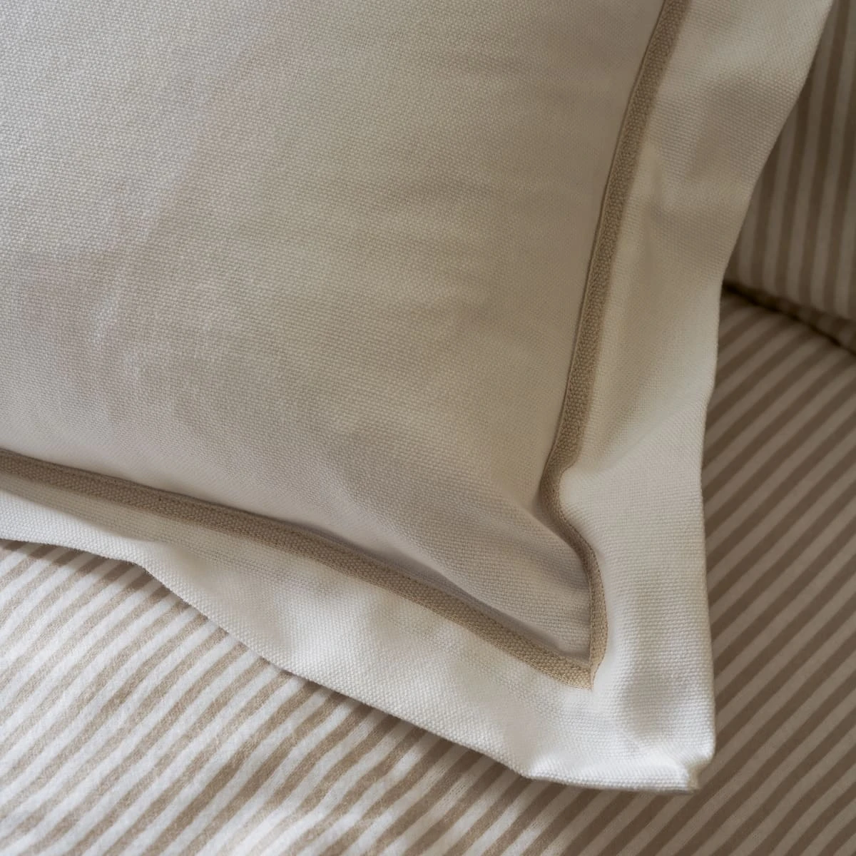 Panama Bed Cushion - Neutral Trim Panama Bed Cushion - Neutral Trim -Sophie Allport Shop AW23 ALLCDN415 DETAIL