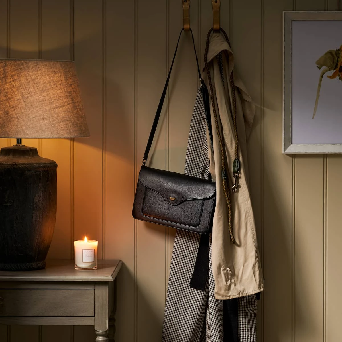 Bees Black Leather Mabel Bag Bees Black Leather Mabel Bag -Sophie Allport Shop AW23 MLB36BLK SQUARE 2