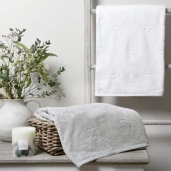 Bees Bath Towel -Sophie Allport Shop Artboard1 1 4443919c 4640 4727 9b3c 9f8b20d9c0f9