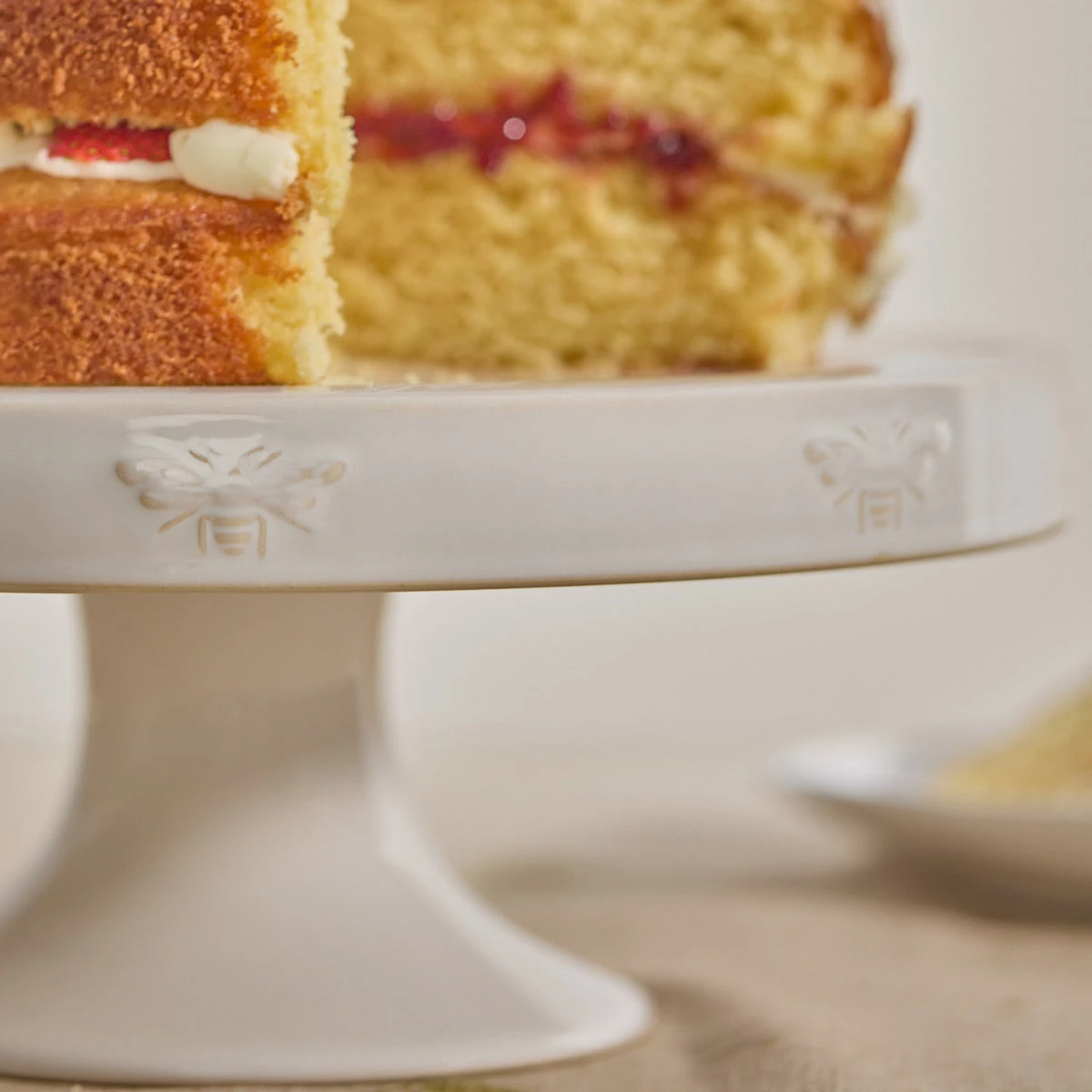 Bees Stoneware Cake Stand Bees Stoneware Cake Stand -Sophie Allport Shop SS23 Bees CSS36 Stoneware Cake Stand detail Square
