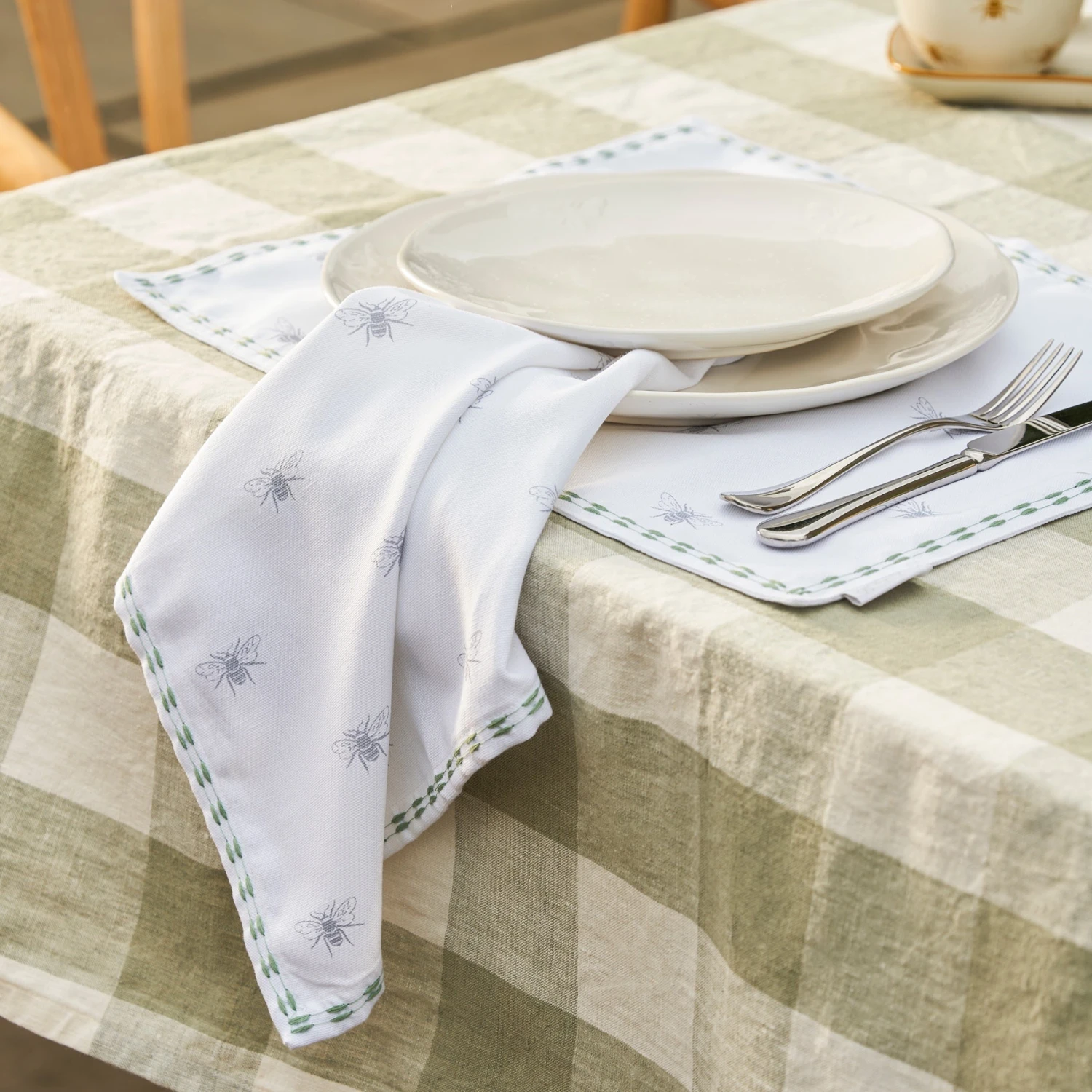 Bees Embroidered Napkins (Set of 4) Bees Embroidered Napkins (Set Of 4) -Sophie Allport Shop SS24 ALL36300SC SQUARE