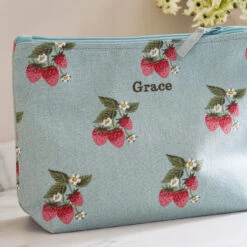Strawberries Wash Bag -Sophie Allport Shop SS24 ALL97B515 DETAIL PERSONALISED