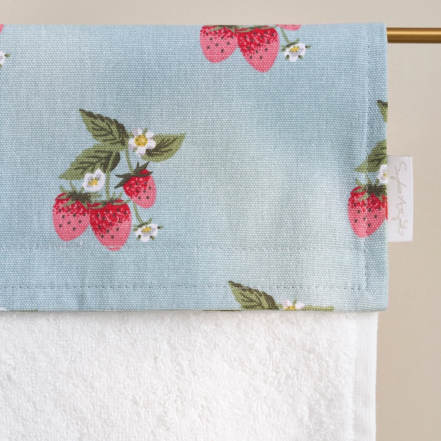 Strawberries Blue Roller Hand Towel Strawberries Blue Roller Hand Towel -Sophie Allport Shop SS24 ALL97B610 DETAIL