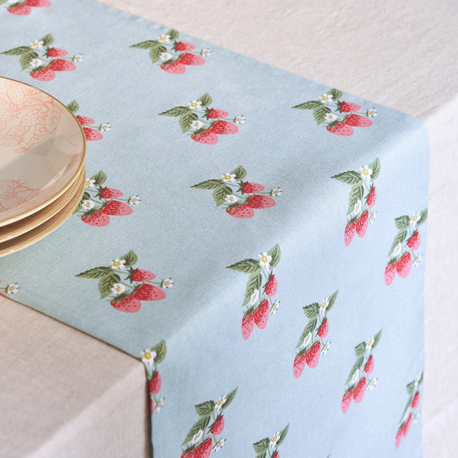 Strawberries Blue Table Runner Strawberries Blue Table Runner -Sophie Allport Shop SS24 ALL97B810 DETAIL