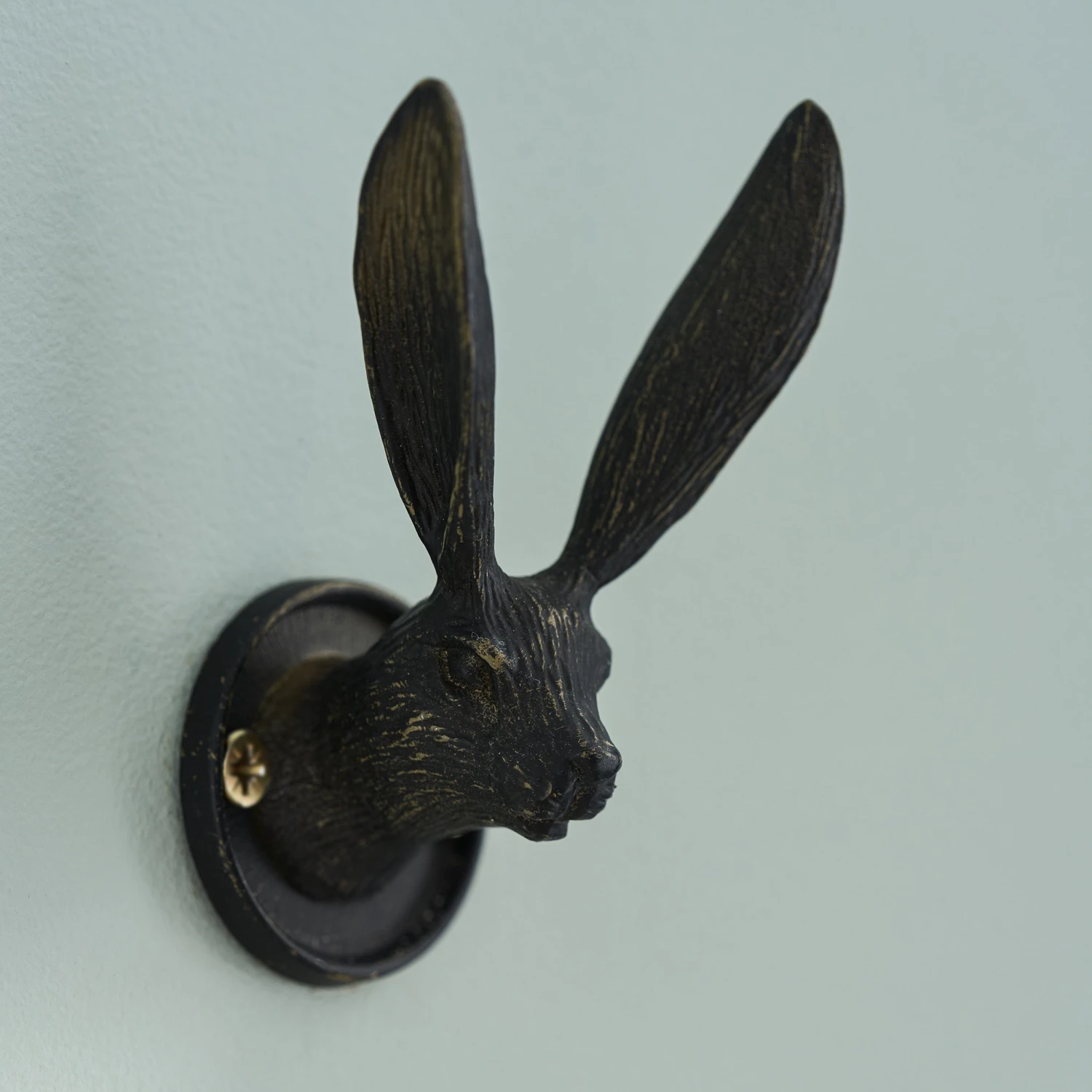 Hare Hook - Antiqued Bronze Hare Hook - Antiqued Bronze -Sophie Allport Shop SS24 AT482F3 DETAIL