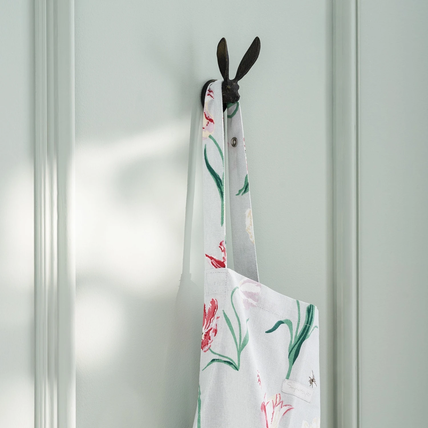 Hare Hook - Antiqued Bronze Hare Hook - Antiqued Bronze -Sophie Allport Shop SS24 AT482F3 SQUARE