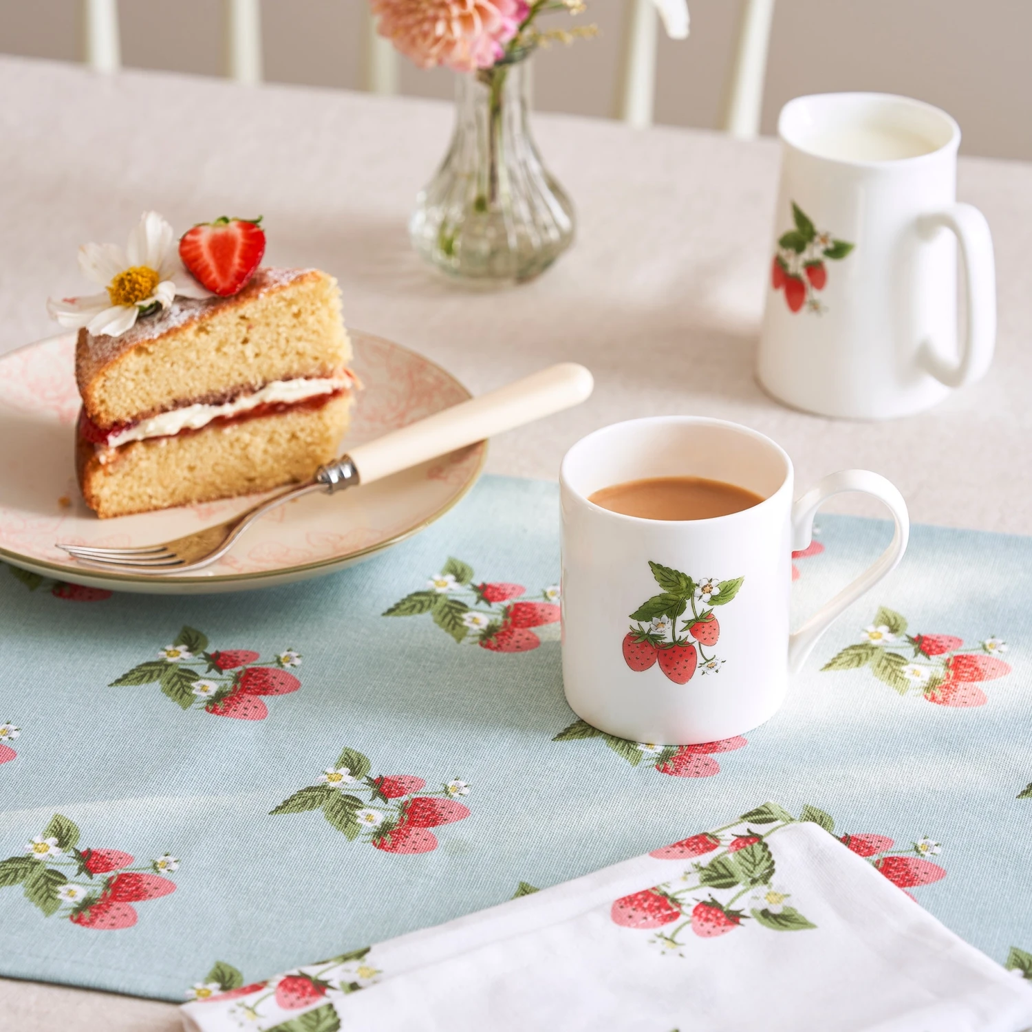 Strawberries Blue Table Runner Strawberries Blue Table Runner -Sophie Allport Shop SS24 BM97W01 SQUARE 9850d077 9171 4bea 8034 206d5fcf56e2