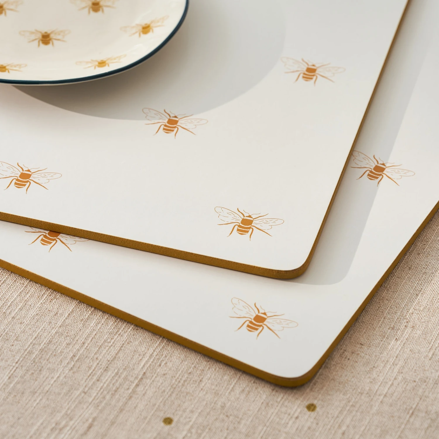 Bees Extra Large Placemats (Set of 2) Bees Extra Large Placemats (Set Of 2) -Sophie Allport Shop SS24 PMC3602 DETAIL
