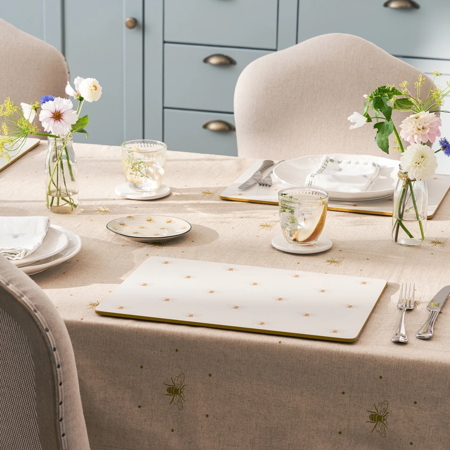 Bees Extra Large Placemats (Set of 2) Bees Extra Large Placemats (Set Of 2) -Sophie Allport Shop SS24 PMC3602 SQUARE