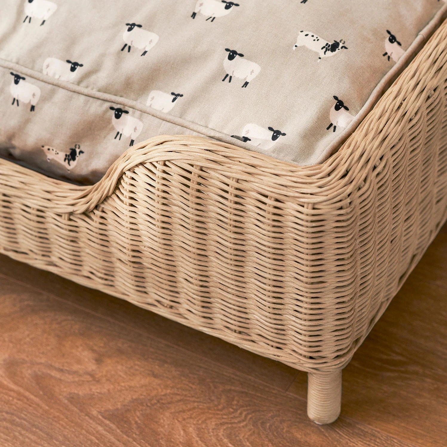 Rattan Pet Bed - Natural Rattan Pet Bed - Natural -Sophie Allport Shop SS24 RATCD750 DETAIL