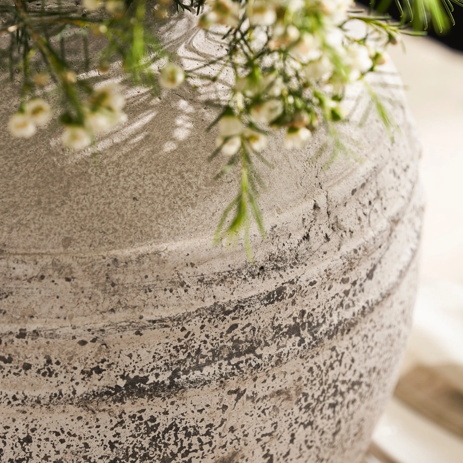 Aged Stone Urn Vase Aged Stone Urn Vase -Sophie Allport Shop SS24 WGC160 DETAIL