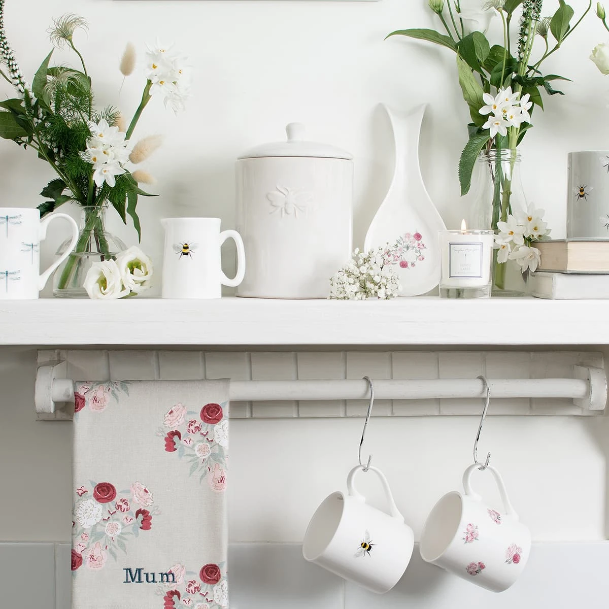 Bees Solo Jug Bees Solo Jug -Sophie Allport Shop aaaaapeo d2bbd1a6 0880 4d60 b5a8 5329ae6ec694