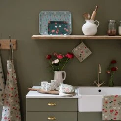 Poppy Meadow Double Oven Glove -Sophie Allport Shop all103602 bm10301 all103125 pt10326 pt10345 all103100 poppy meadow kitchen lifestyle high res square 08e5db26 b085 46c6 b72c 96a67942d03b