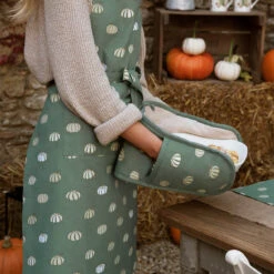 Pumpkins Adult Apron 2 Pumpkins Adult Apron -Sophie Allport Shop all90100 pumpkins double oven glove lifestyle high res square