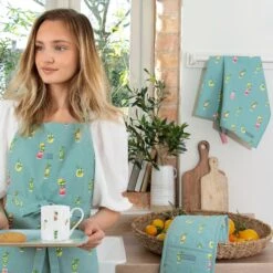 Cocktails Double Oven Glove -Sophie Allport Shop all96250 bm9601 pt9626 cocktails adult apron standard mug and small printed tray lifestyle high res