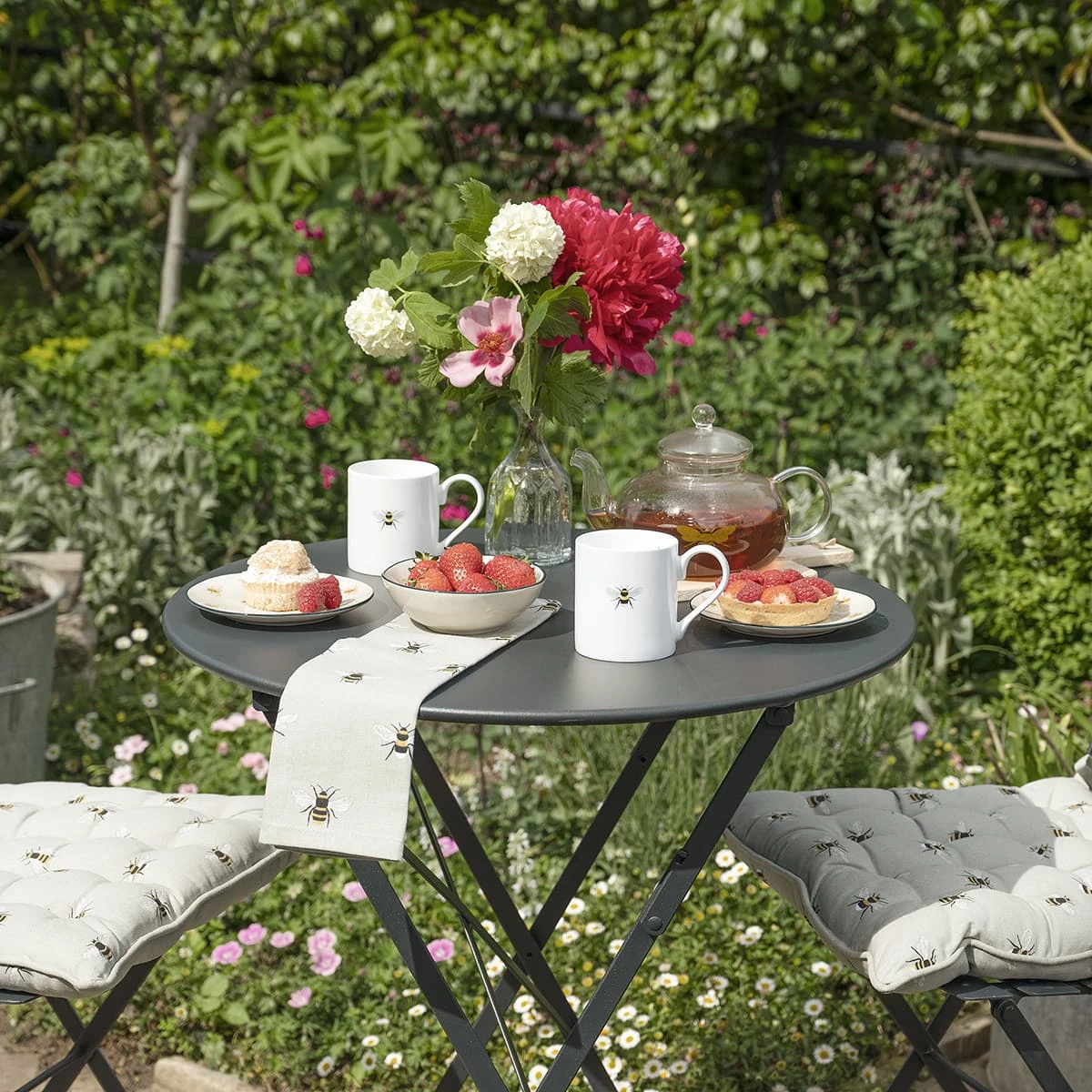 Bees Solo Mug Bees Solo Mug -Sophie Allport Shop bm3603 all36601 all36450 bees solo standard mugs tea towel and chair pads lifestyle high res square