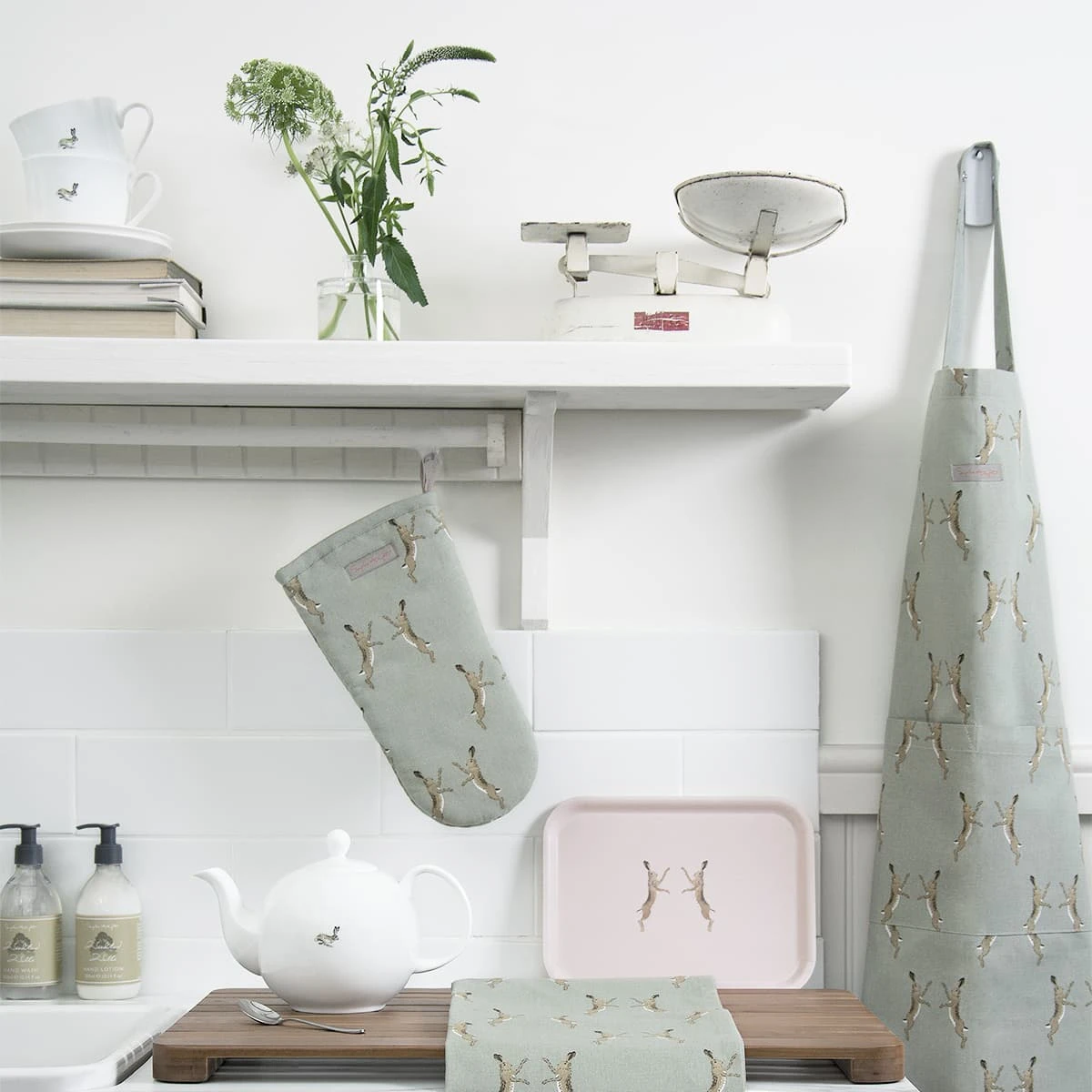 Hare Teapot Hare Teapot -Sophie Allport Shop boxing hares apron teatowel oven mit small tray teapot kitchen lifestyle high res square 8a5aacf5 cf14 4fdd bf82 1a486d5eab4f