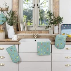 Cocktails & Strawberries Serving Tray - Large -Sophie Allport Shop cocktails kitchen collection lifestyle high res square 0f3074b8 f7a5 486f 9631 1bd184d4ca76