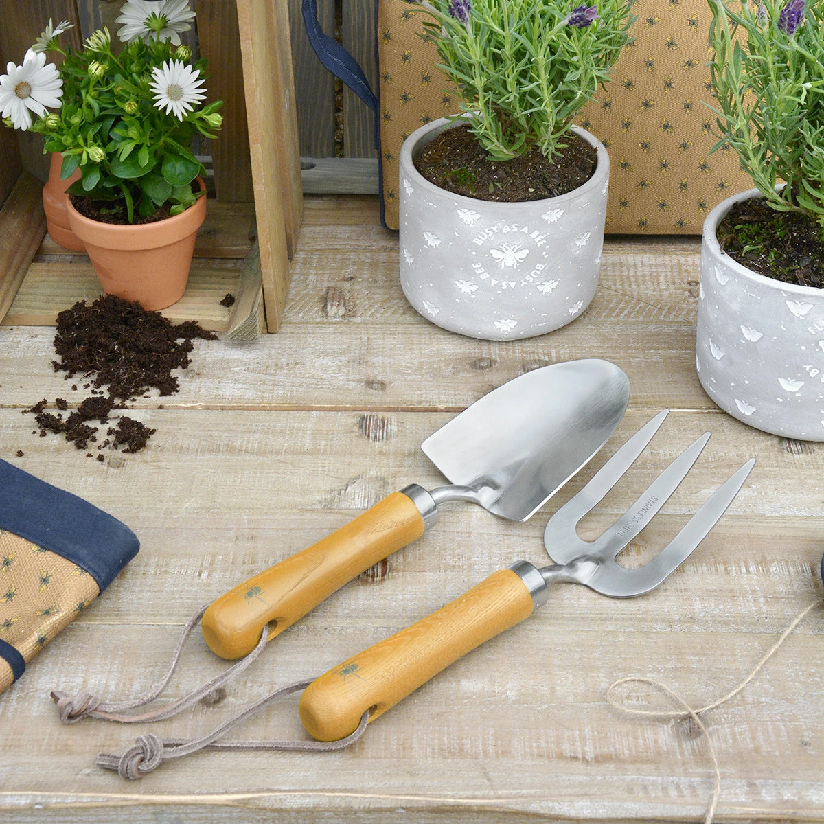 Bees Garden Tool Set Bees Garden Tool Set -Sophie Allport Shop ga36480 bees garden tool set lifestyle high res square