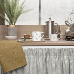 Giraffe Tea Towel -Sophie Allport Shop giraffe zsl kitchen collection lifestyle high res square b26f8134 6592 4fb5 8bd3 1ea8f1974357
