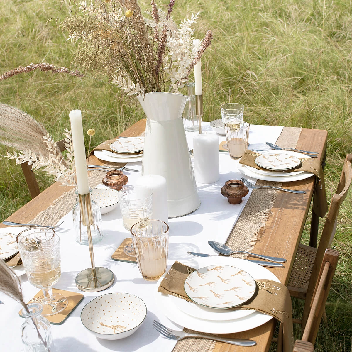 Giraffe Napkins (Set of 4) Giraffe Napkins (Set Of 4) -Sophie Allport Shop giraffe zsl table setting outdoors 2 lifestyle high res square 38389862 240d 4117 8d37 8bb87ca7faed