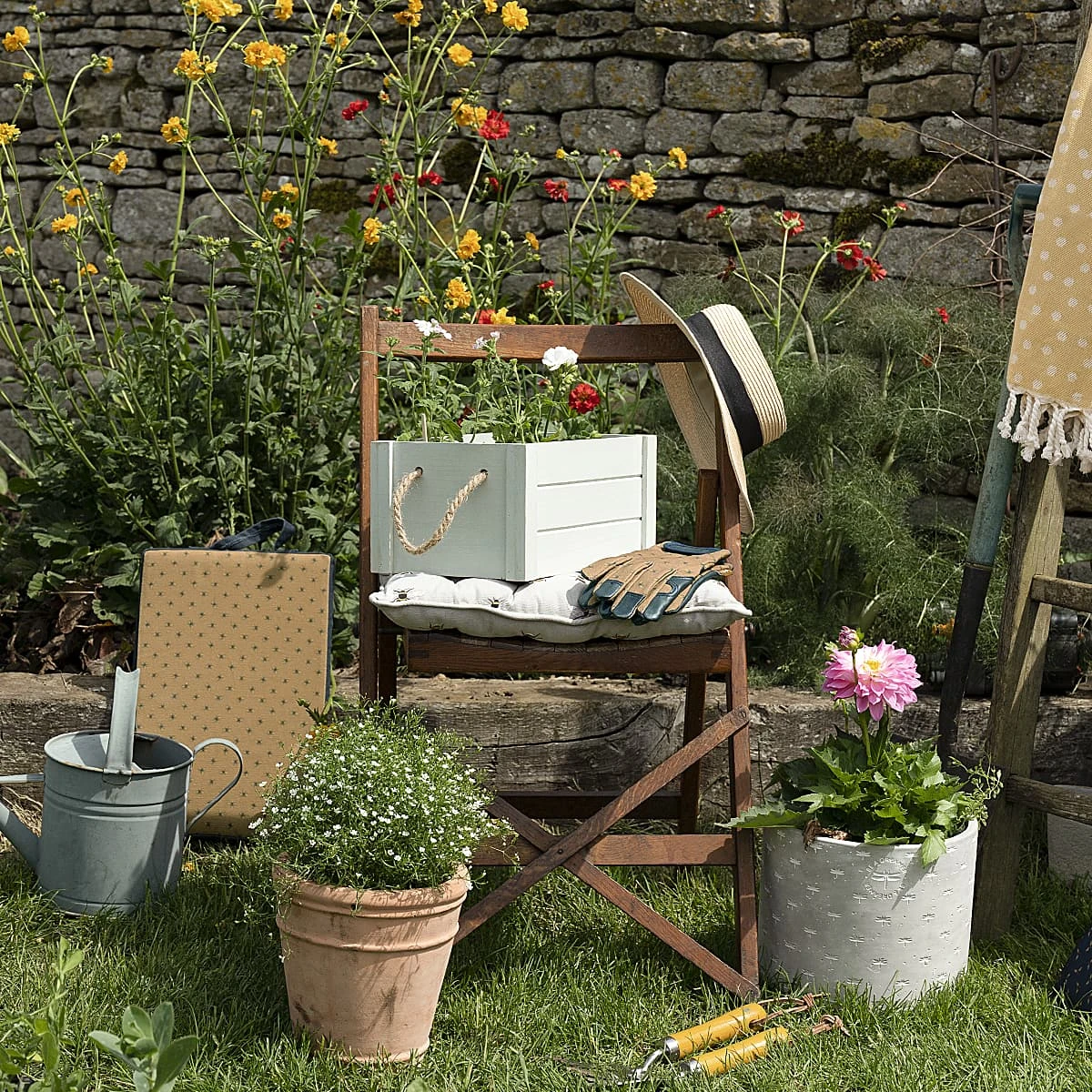 Bees Garden Tool Set Bees Garden Tool Set -Sophie Allport Shop lgk3644 gm3601 ga36475 bees gardening summer portrait lifestyle high res square
