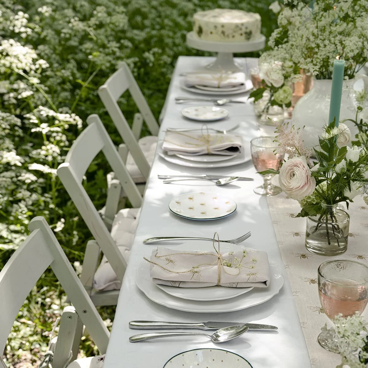 Bees Stoneware Small Side Plate Bees Stoneware Small Side Plate -Sophie Allport Shop lin36810 lin36300 ssp36 snb36 bees table lifestyle high res square