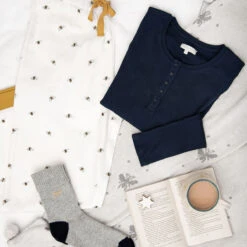 Bees Cashmere Socks -Sophie Allport Shop pbbc43m cbs3607 kit36180 bees ladies pyjama bottoms cashmere socks and knitted throw lifestyle high res square 1b56fe97 5b7f 4904 8963 7c2a58554967
