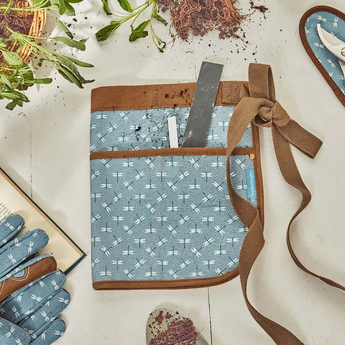 Dragonfly Garden Belt Apron Dragonfly Garden Belt Apron -Sophie Allport Shop ss23 dragonfly GA109254 gardening belt apron square