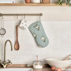 Rose Mug 4 Rose Mug -Sophie Allport Shop ss23 roses ALL106150M Oven Mitt square 8e16a1ff 3d7a 47cc b105 ff6b53dc5feb