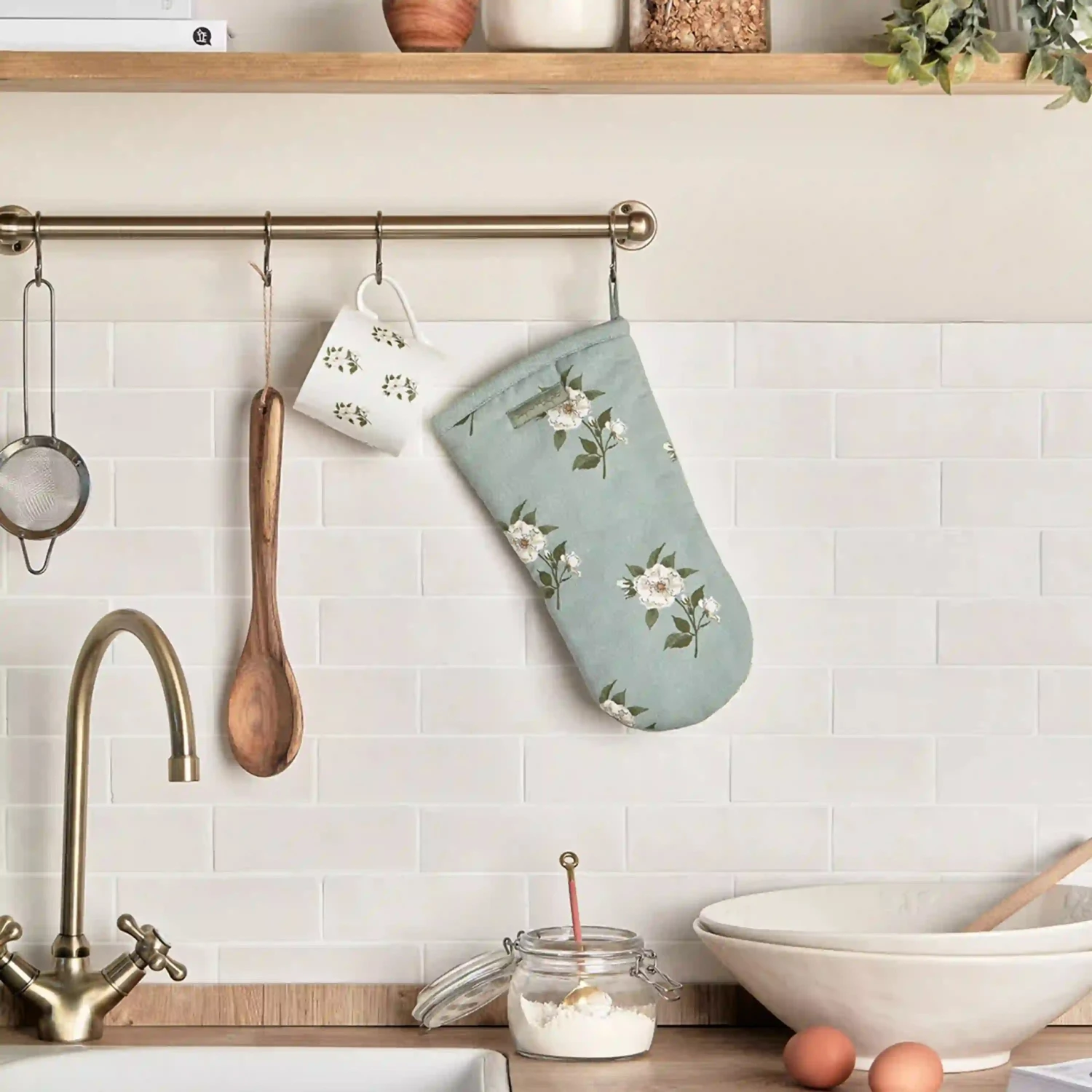 Rose Mug Rose Mug -Sophie Allport Shop ss23 roses ALL106150M Oven Mitt square 8e16a1ff 3d7a 47cc b105 ff6b53dc5feb scaled