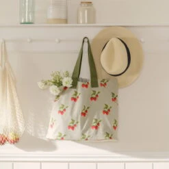 Bees Straw Hat -Sophie Allport Shop ss23 strawberries all97540 everydayshoppingbag square b4b74ce2 6cc8 4cb7 870f 5e93ab0fa865
