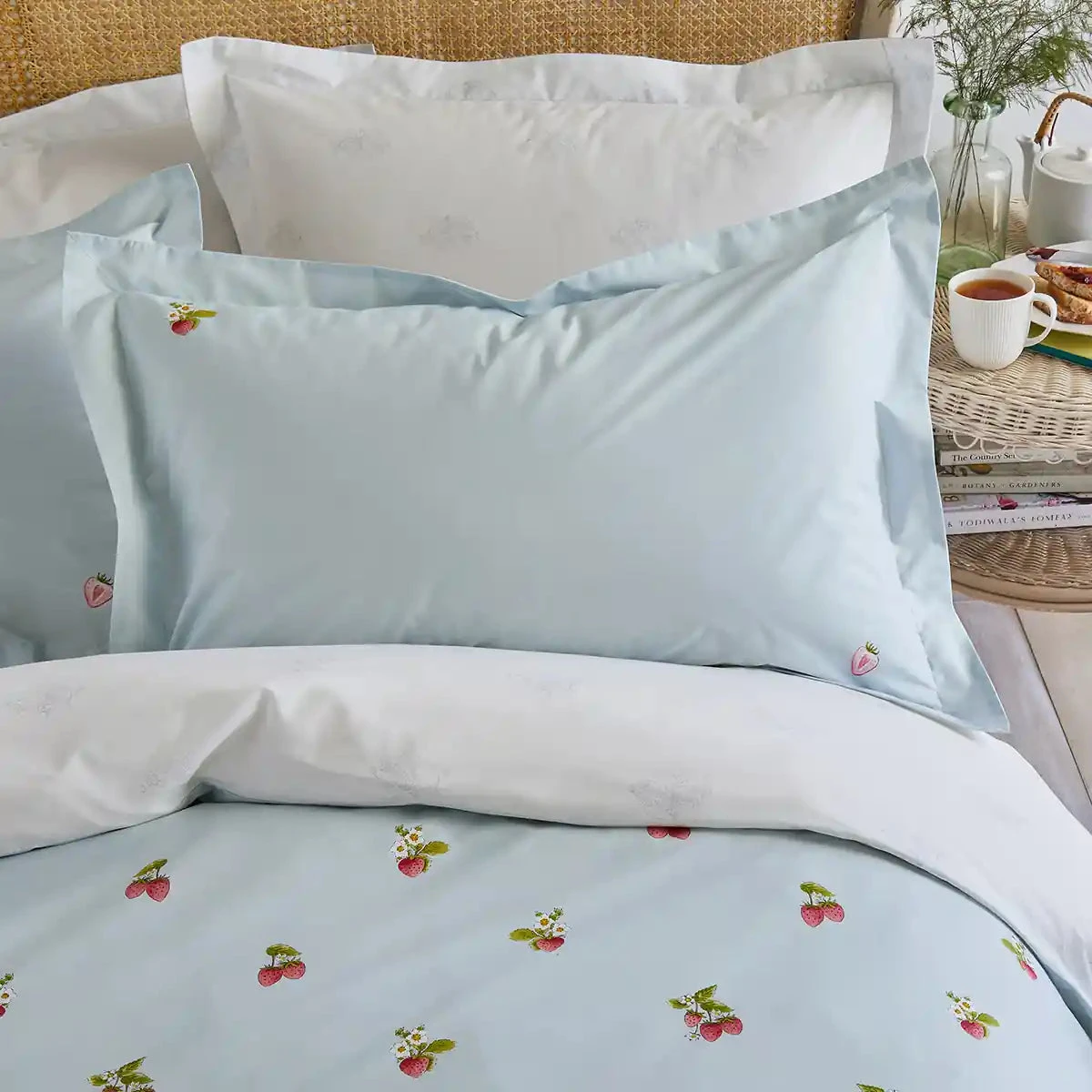 Strawberries Bedding Set Strawberries Bedding Set -Sophie Allport Shop ss23 strawberries strawberries01dq bedding detail1 square