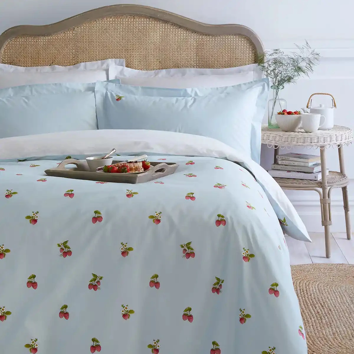 Strawberries Bedding Set Strawberries Bedding Set -Sophie Allport Shop ss23 strawberries strawberries01dq bedding square