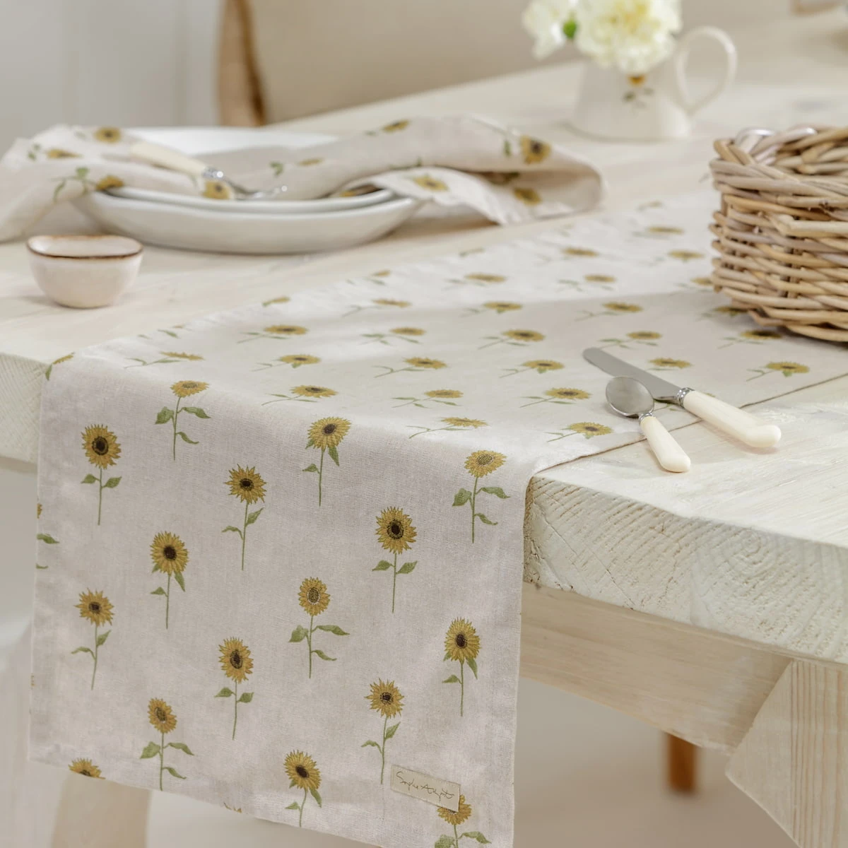 Sunflower Linen Table Runner Sunflower Linen Table Runner -Sophie Allport Shop ss23 sunflower lin108810 tablerunner square