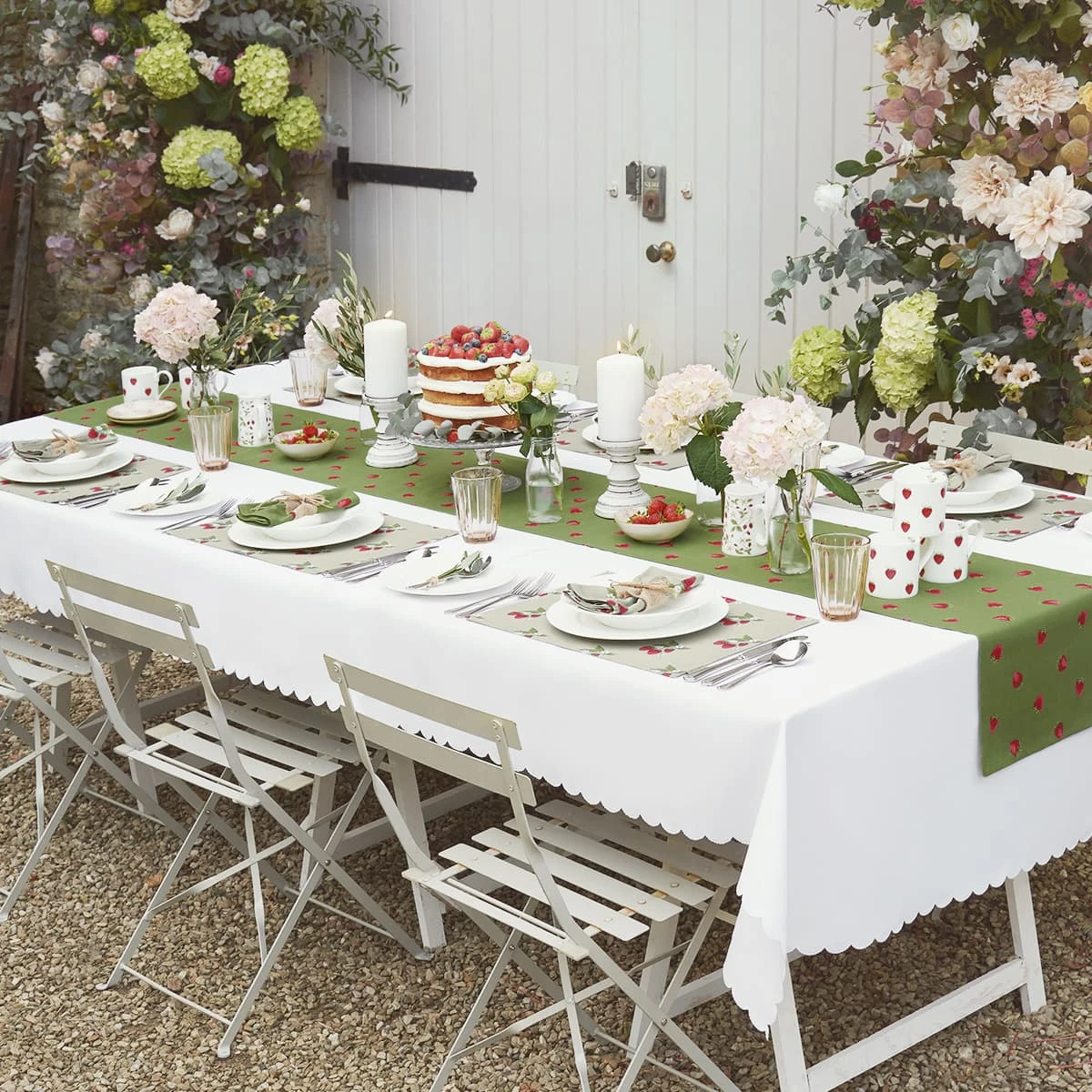 Strawberries Jug - Small Strawberries Jug - Small -Sophie Allport Shop strawberries table setting 8 lifestyle high res square e1a9b7fb 6dc5 46a8 a903 64536933aa5a