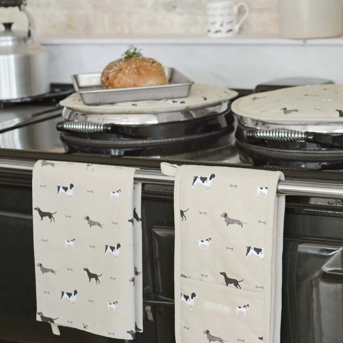 Woof Circular Hob Cover Woof Circular Hob Cover -Sophie Allport Shop woof collection lifestyle high res web image 1855e7b1 fe03 4b49 87f4 5eaea10387db
